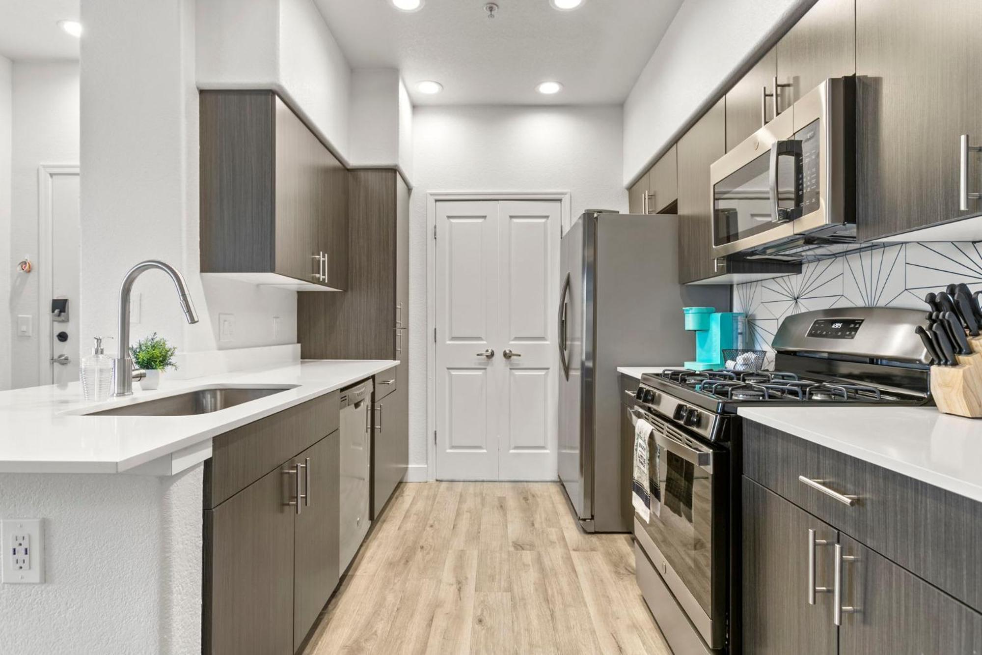 Cozysuites By The Stadium W Pool! 11 Apartment